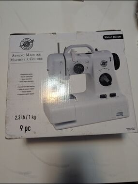 NIB Loops & Threads Portable Mini Sewing Machine AC Battery Power Beginner Craft